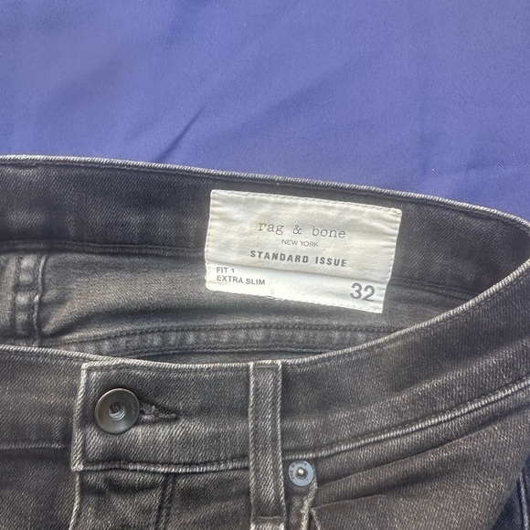 rag & bone Standard Issue Fit 1 Extra Slim size 32
Color: Rock Wholes
Inseam:35” - Picture 4 of 8